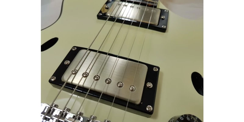 Fret-King Elise Vintage White Semi Acoustic Guitar - Image 3