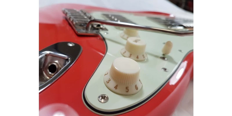 Fret-King Green Label Corona 70 Coral Red - Image 7