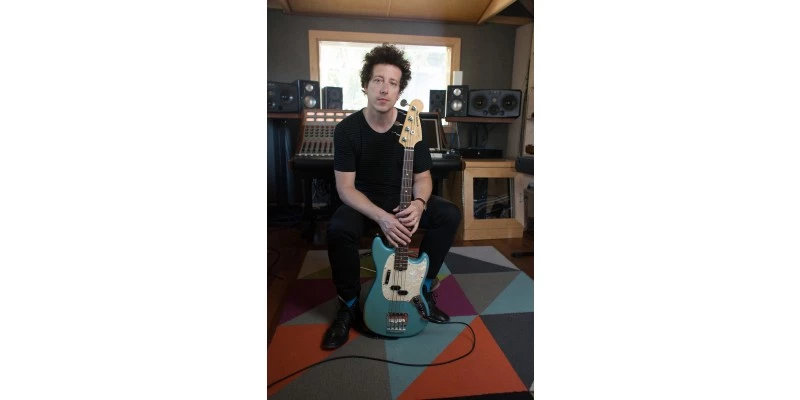 Fender JMJ Road Worn Mustang Bass Faded Daphne Blue Rosewood - Image 8