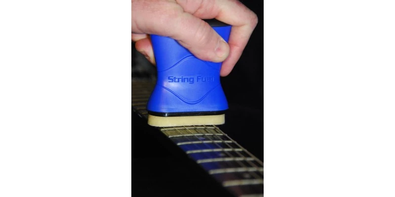 MusicNomad String Fuel Cleaner Lubricant - Image 2