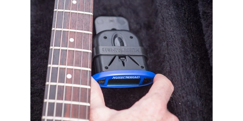 MusicNomad Guitar Humidifier & Hygrometer-Thermometer Pack MN306 - Image 6