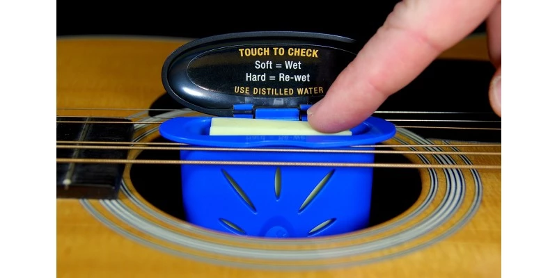 MusicNomad Guitar Humidifier & Hygrometer-Thermometer Pack MN306 - Image 4